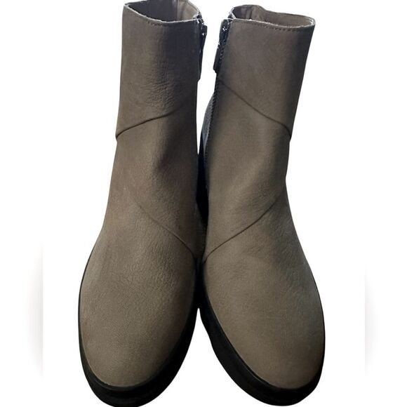 Eileen Fisher Kard Ankle Booties 8.5 Tan
NWOB Platform Wedge Boots Leather - Picture 8 of 10